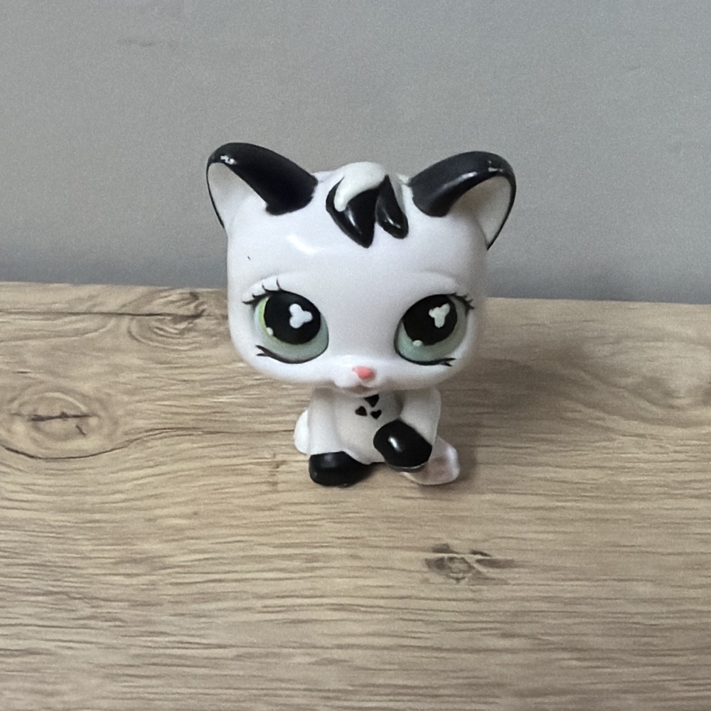 Littlest Pet Shop LPS Magic Motion Cat Figure 493 Black White Hasbro Vintage Toy